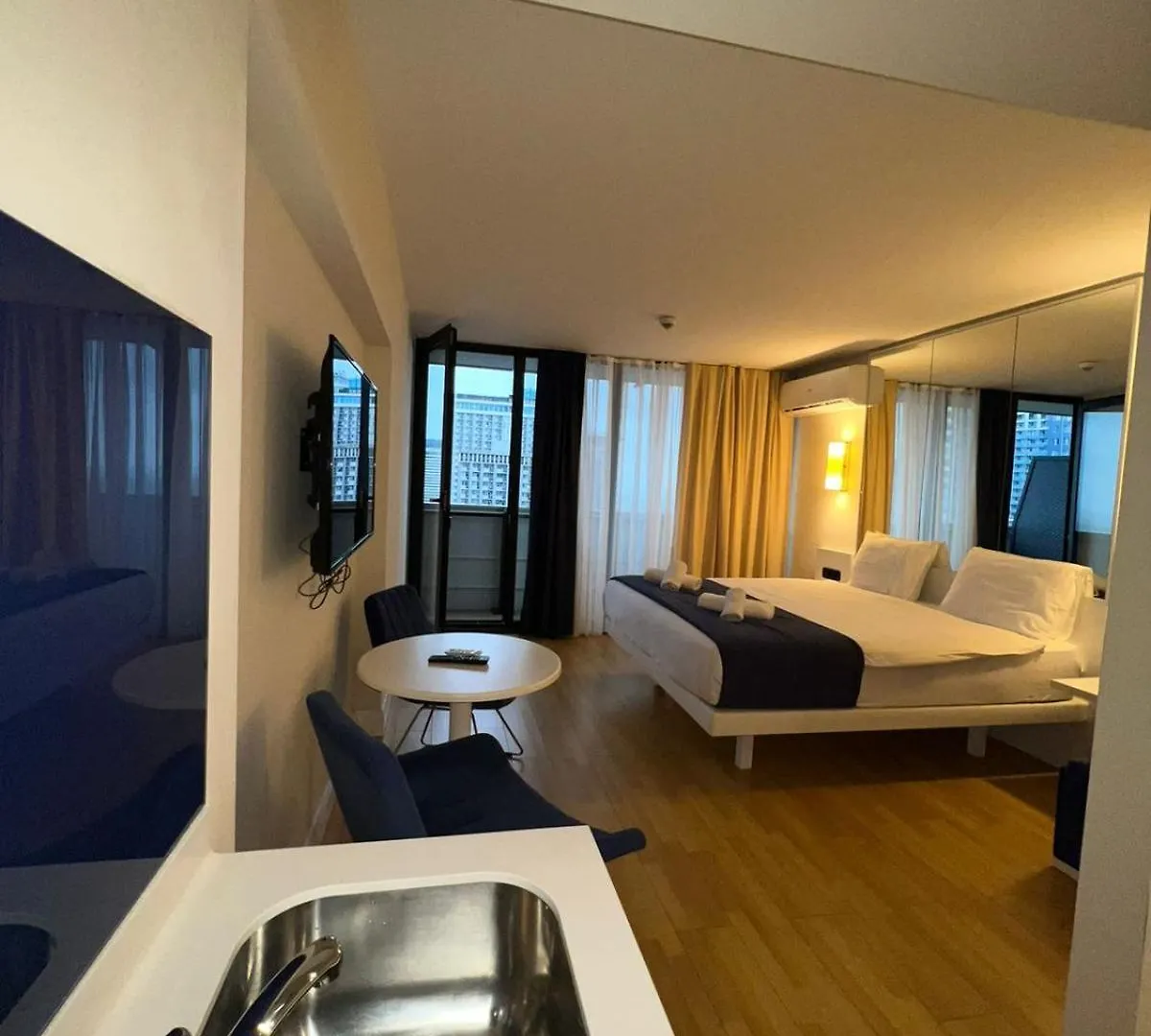 Orbi City Panoramic View Batumi Apartment